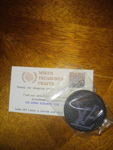 Black Monogram Pop-Socket photo review