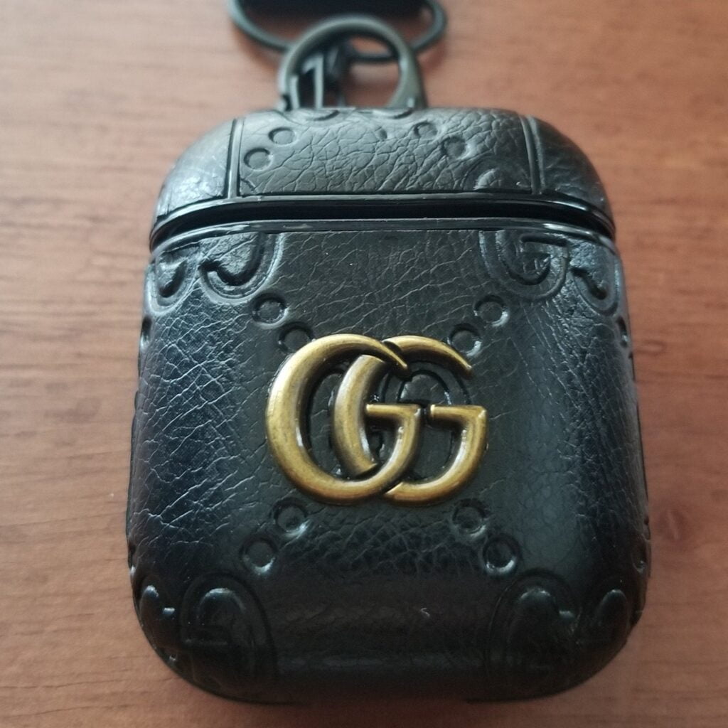 black-emboss-gg-airpods-case-