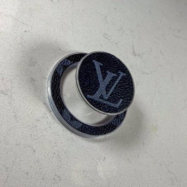 Black Monogram Magnetic Pop-Socket