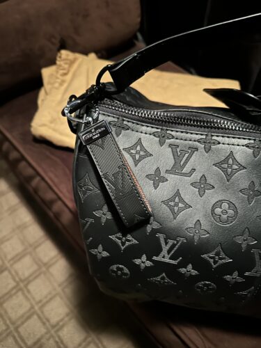 Black Emboss LV Leather Keychain photo review